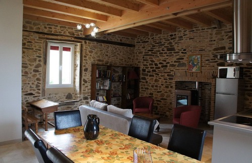 Saint-Priest-les-Fougeres Cottage | Traditional and modern gîte in Périgord Vert