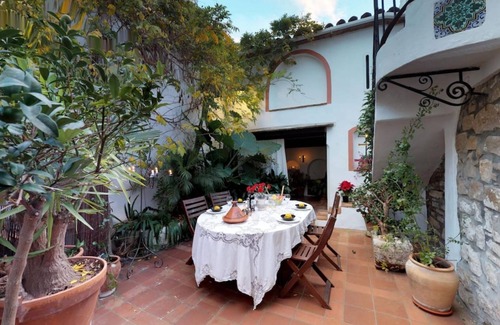 Jimena de la Frontera House | Traditional 18th century house with courtyard & pool in historic pueblo blanco
