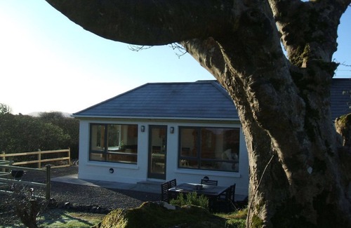 Clifden Cottage | Traditional 5 Star self catering cottage with private fishing. Super host status