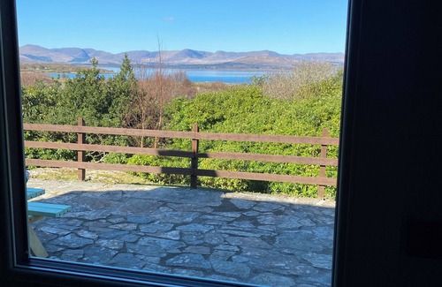 Lauragh Cottage | Traditional cosy stone cottage with sea views