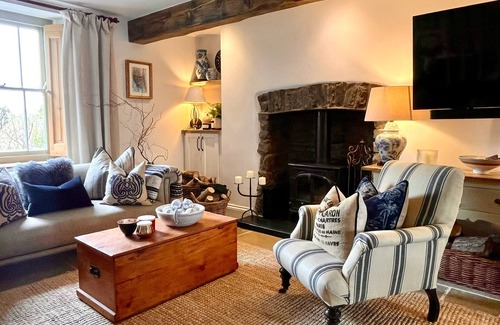 Llanybydder Cottage | Traditional cottage in rural setting near coast