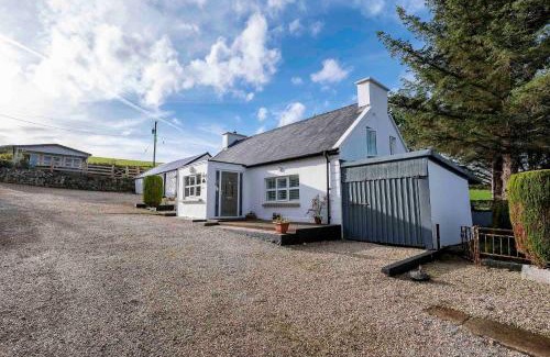 Donegal House | Traditional Cottage with Private Hot Tub in the Heart of Donegal