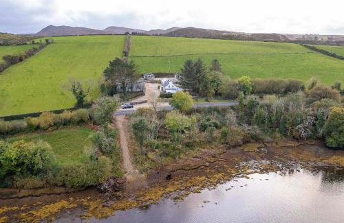 Donegal House | Traditional Cottage with Private Hot Tub in the Heart of Donegal