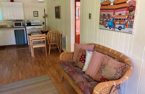 Gills Rock Cottage | Traditional Cottages,5 minutes from the lake, Travel Green, Pet-Friendly