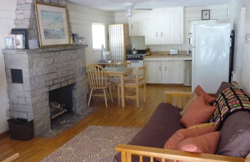 Gills Rock Cottage | Traditional Cottages,5 minutes from the lake, Travel Green, Pet-Friendly