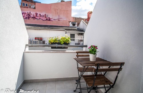 Lisbon Old Town Apartment | Traditional courtyard house - Casa da Mãe d'Água