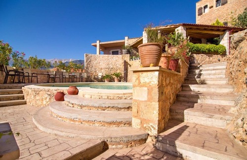 Samonas Villa | Traditional Crete Villa | Villa Red Fliskouni | Stunning Views | 1 Bedroom |.