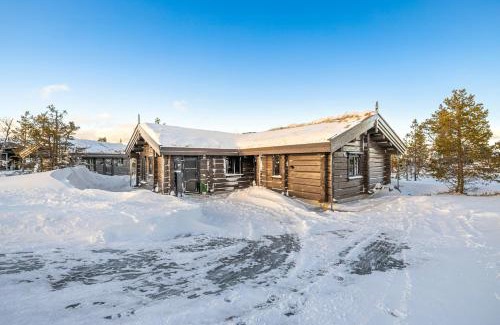 Rollag House | Traditional Feel In Modern Log Cabin