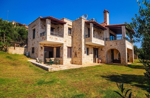 Polemarchi Villa | Traditional Holiday Villa with Panoramic View