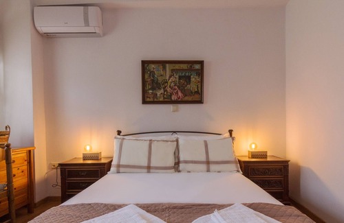 Apomarma Apartment | Traditional Home in small village Apomarma