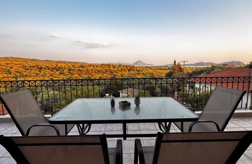 Pylos-Nestoras Villa | Traditional House for Group or Family, 5 minutes from the beach and Golf Course