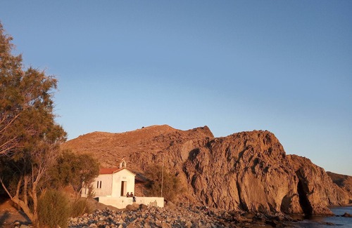 Skala Eresou Apartment | Traditional house-direct access to the sea&garden