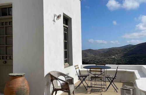 Smardakito House | Traditional house in Tinos. spectacular view of the valley. 15 minutes from the port.
