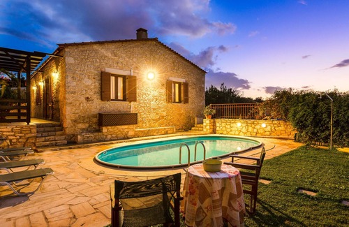 Skouloufia Villa | Traditional House With Pool And Great View!