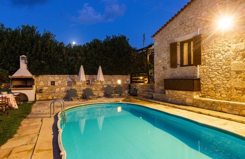 Skouloufia Villa | Traditional House With Pool And Great View!