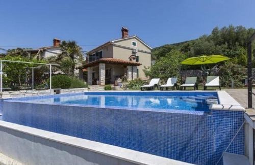 Viskovici House | Traditional Istrian house with a nice garden, pool and sea view