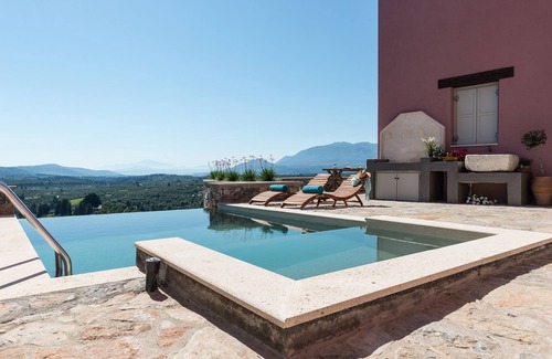 Paidochori Villa | Traditional Renovated villa Liodosifis with Heated Private Pool & BBQ
