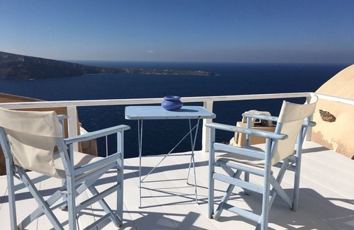 Oia Villa | Traditional Santorini Villa | Adrales Cave House | 3 Bedrooms | Phenomenal Sea.