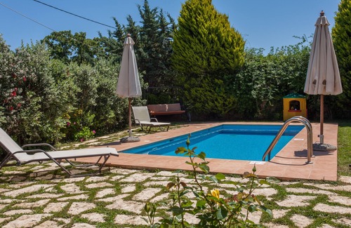 Prines Villa | TRADITIONAL STONE BUILD HOME NEAR BEACH WITH WI-FI AND PRIVATE POOL