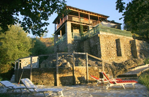 Cerdeira Cottage | Traditional stone house with pool in central Portugal