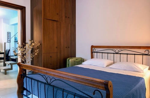 Agios Vasileios House | Traditional Stone Home 30 min. from famous Beaches