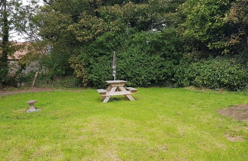 Castlegregory Cottage | Traditional stradbally country cottage in village location close to beach