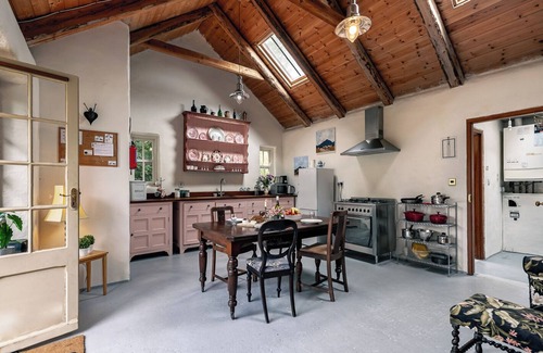 Templenoe Cottage | Traditional style thatched cottage in Kenmare