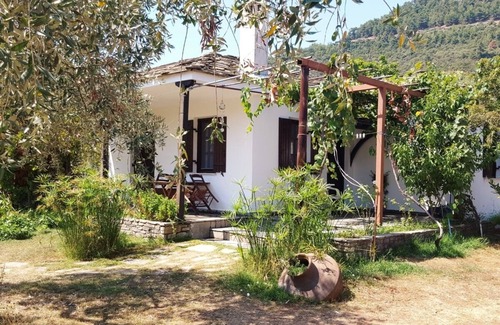 Golden Beach Villa | Traditional Villa with Wifi and Air Conditioning at only 150m from the Beach !