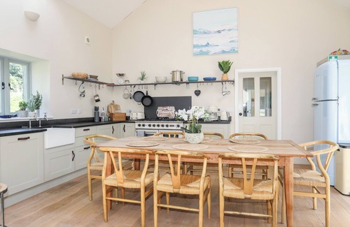 Dulas Cottage | TRAETH ORA, pet friendly, luxury holiday cottage in Moelfre