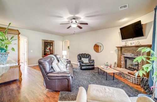 Verdigris House | Trail Access and Patio Peaceful Tulsa Area Retreat