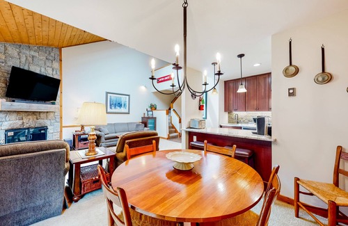 Central Vermont- Killington Condo | Trail Creek 31 | Walk-to-lift condo in Killington with pool, hot tub, gym, sauna