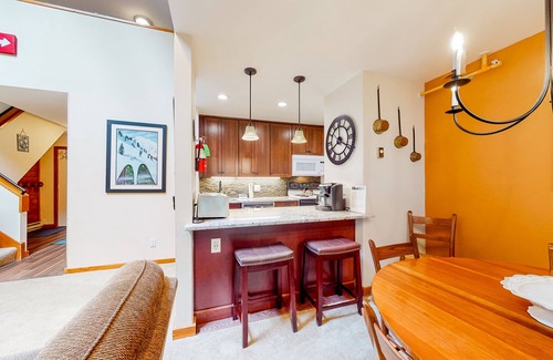 Central Vermont- Killington Condo | Trail Creek 31 | Walk-to-lift condo in Killington with pool, hot tub, gym, sauna