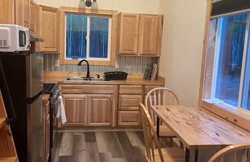Susitna North House | Trail House, Denali Brewing, Base Camp for Adventure, Concerts, Fire Pit, Family