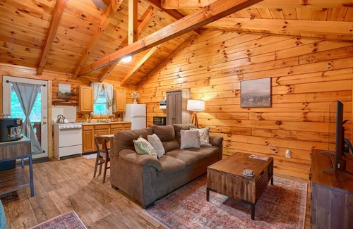South Bloomingville Cabin | Trail Ridge: Pet friendly + private couples cabin w/hot tub in Hocking Hills