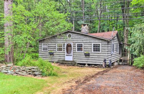 Greentown House | Trails and Creek On-Site Tranquil Greentown Cabin