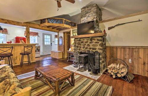 Greentown House | Trails and Creek On-Site Tranquil Greentown Cabin