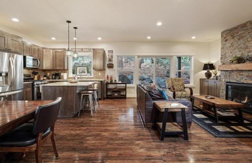 Westbrook Meadows House | Trails End Retreat