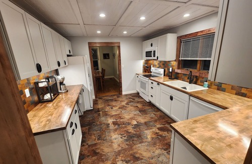 Hubbell House | Trailside by Backwoods Ventures, Trailside Getaway near beaches, waterfalls, hiking