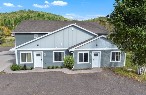 Houghton Cabin | Trailside Cabin #3, across the Lake from MTU, next to boat & snowmobile rentals