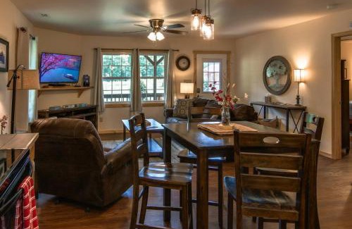 Cherokee House | Train Rides, Trails and Casino Fun is Your Smoky Hub