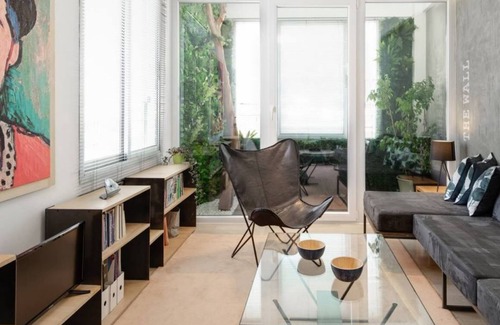 Vardaris Apartment | train station & nightlife close apartment with view