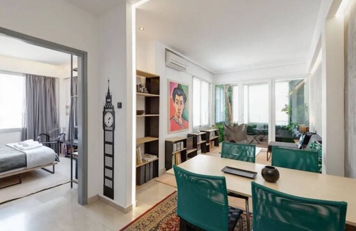 Vardaris Apartment | train station & nightlife close apartment with view