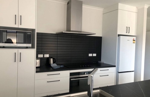 Hamilton Apartment | Tramway 2 Storey Service Apartment 4