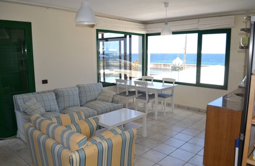 Los Cocoteros Apartment | Tranquility with sun and sand