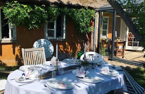 Borre House | Tranehuset - holiday cottage with direct access to the beach - Møns Klint