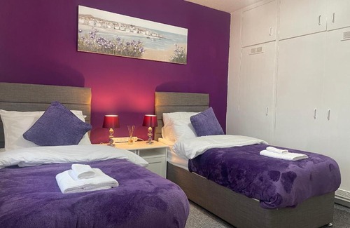 MacMerry Apartment | Tranent Homely Apartment with Main Door (Sleeps 6)
