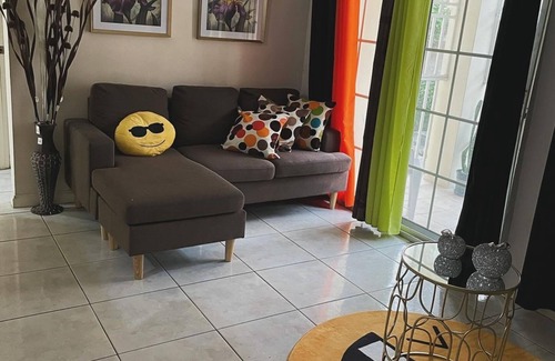 Eastwood Park Apartment | Tranquil 1-bedroom apartment in the heart of Kingston with WiFi, AC