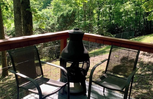 Sylva House | Tranquil 1-bedroom clamping bungalow in Sylva