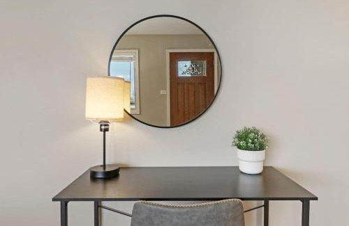 Arlington Heights Apartment | Tranquil 1BR Apartment in Arlington Heights - Salem 3C