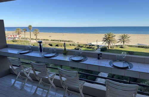 Canet-Plage Apartment | Tranquil 2 bedroom apartment in Canet-en-Roussillon WiFi, AC, sea view terrace